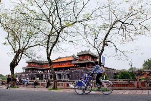 Ride a cyclo through Hue City