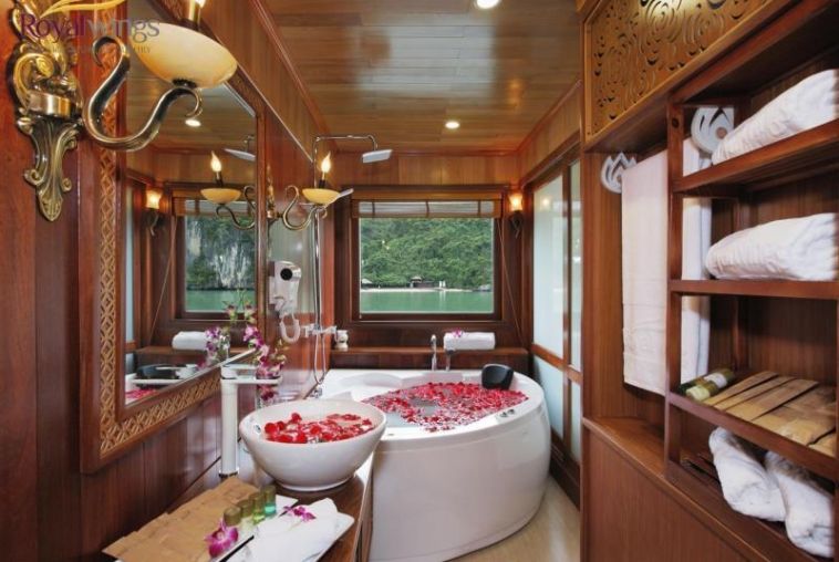 Bathroom-Royal Suite Cabin
