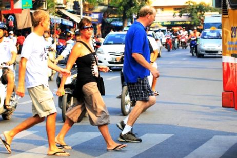 How to cross the road in Hanoi