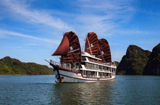 Perla Dawn Cruise