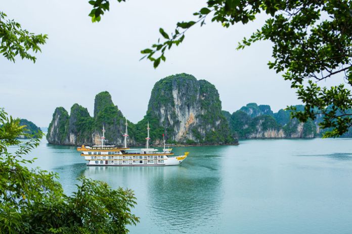 HANOI – HALONG – BAI TU LONG BAY – VUNG DANG – CONG DAM – TRA SAN