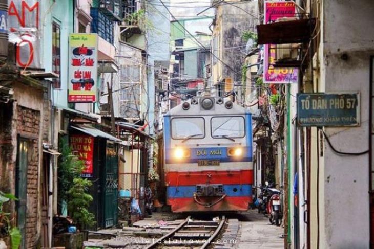 Hanoi Train Street – Experience The Life Beside The Tracks