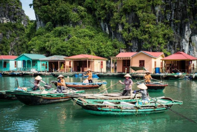 Floating village tour