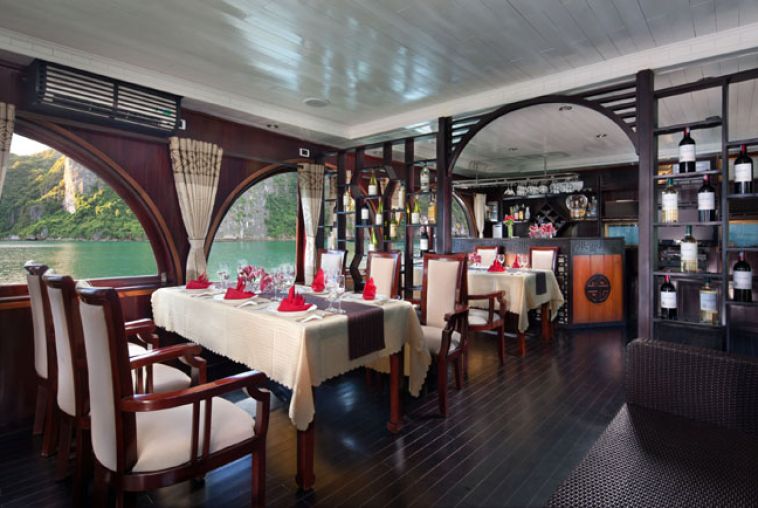 Cruise restaurant