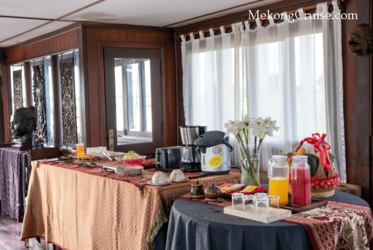 Neang-Neakii-Cruises-Breakfast-Area-700x470