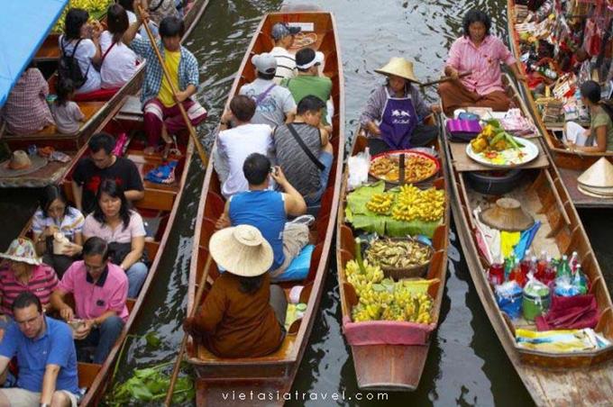  Visit Damnoen Saduak Floating Market And The Maeklong Railway Market  (B)