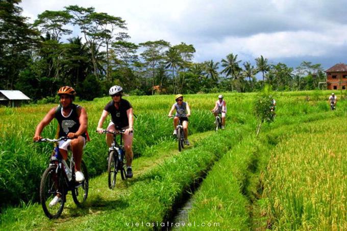 Mai Chau – Return To Hanoi  (B/L)