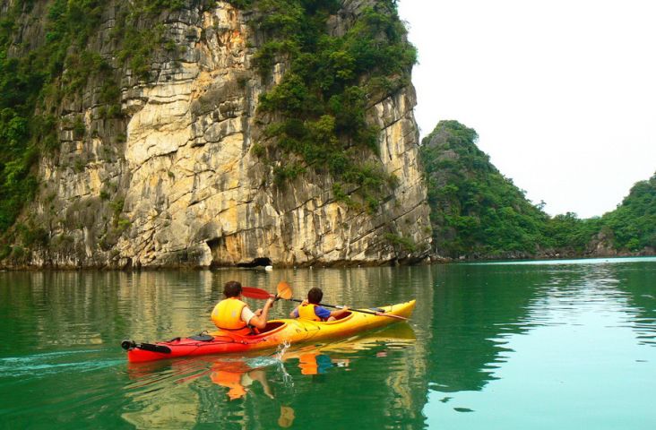 Halong Bay – Hanoi (B/L)