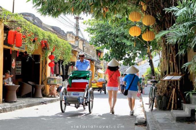 Hue – Bus Trip To Hoi An (B)