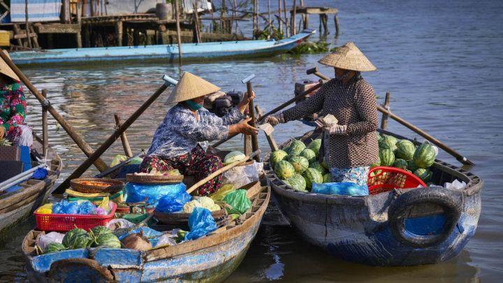 Visit Cai Rang Floating Market – Fly To Phu Quoc Island (B)